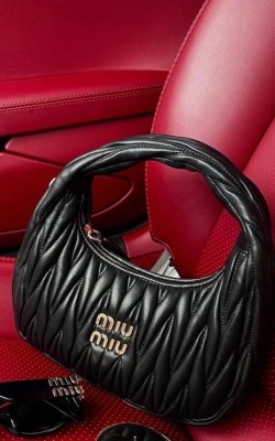 MIU MIU DERİ YUVARLAK SİYAH✨