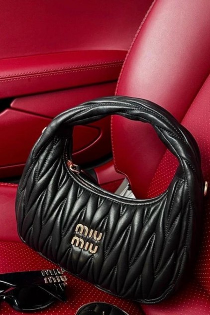 MIU MIU DERİ YUVARLAK SİYAH✨