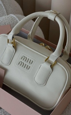 MIU MIU DERİ BEYAZ (ORTA BOY) ✨