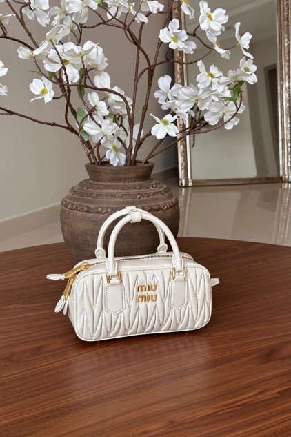 MIU MIU DERİ NAKIŞLI BEYAZ (ORTA BOY) ✨