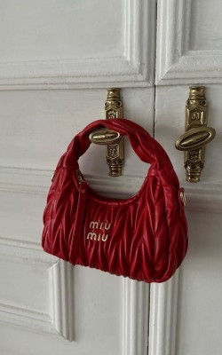 MIU MIU DERİ YUVARLAK KIRMIZI ✨